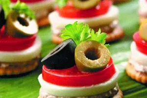 Закуска на крекерах - пошаговый рецепт Закуска на крекерах - пошаговый рецепт