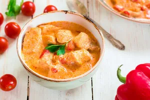 Гуляш з курки - покроковий рецепт Гуляш з курки - покроковий рецепт