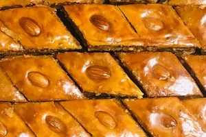 Пахлава з листкового тіста - покроковий рецепт Пахлава з листкового тіста - покроковий рецепт