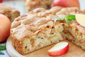Шарлотка с яблоками - пошаговый рецепт Шарлотка с яблоками - пошаговый рецепт