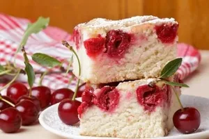 Шарлотка с вишней - пошаговый рецепт Шарлотка с вишней - пошаговый рецепт