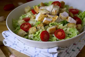 Цезар із куркою - покроковий рецепт Цезар із куркою - покроковий рецепт