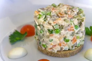 Салат із куркою та сиром - покроковий рецепт Салат із куркою та сиром - покроковий рецепт