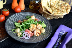 Теплый салат с морепродуктами - пошаговый рецепт Теплый салат с морепродуктами - пошаговый рецепт