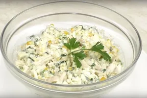 Салат с кальмарами и яйцом - пошаговый рецепт Салат с кальмарами и яйцом - пошаговый рецепт