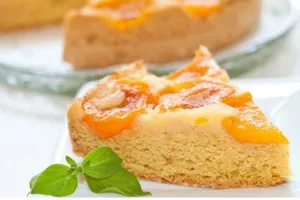 Шарлотка с абрикосами - пошаговый рецепт Шарлотка с абрикосами - пошаговый рецепт