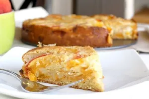 Шарлотка с персиками - пошаговый рецепт Шарлотка с персиками - пошаговый рецепт