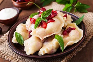 Вареники с вишней - пошаговый рецепт Вареники с вишней - пошаговый рецепт