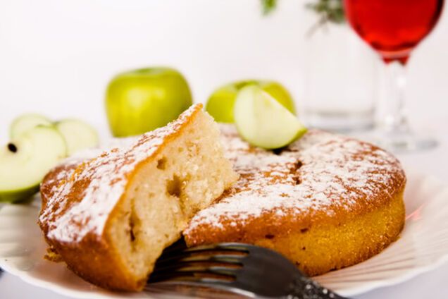 Яблочный бисквит