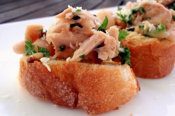 Брускета з тунцем