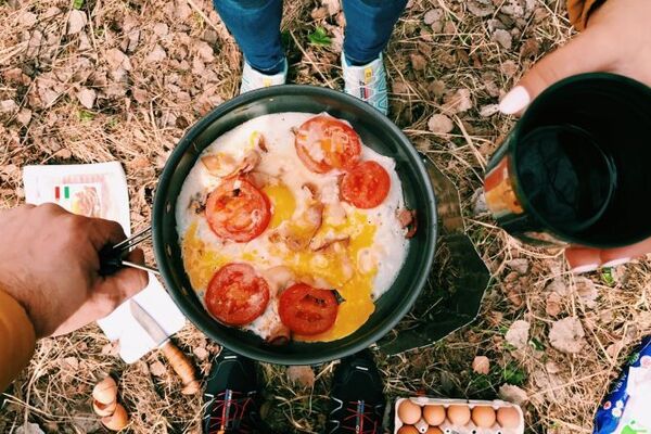 Сніданок в лісі