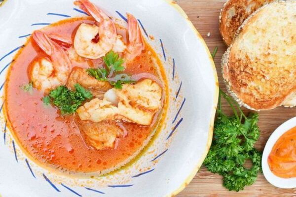 Буябес із мідіями і помідорами