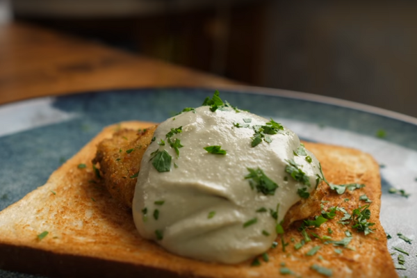 Завтрак из яиц, обжаренных в кляре