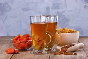 Компот із родзинками й курагою - покроковий рецепт Компот із родзинками й курагою - покроковий рецепт