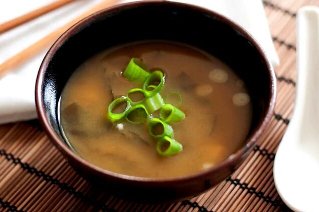 Мисо-суп с вакаме и тофу