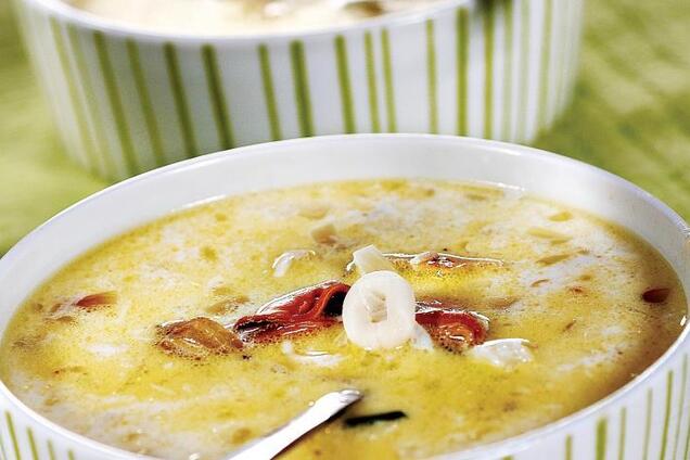 Молочний суп із морепродуктами