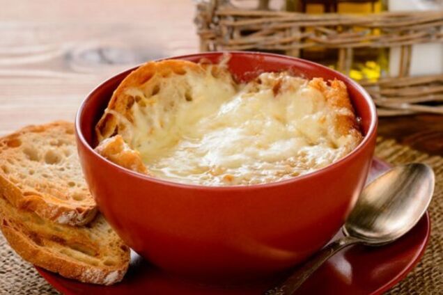 Луковый суп с красным вином