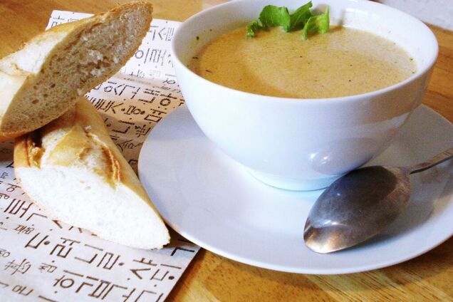 Луковый суп со сливками и травами