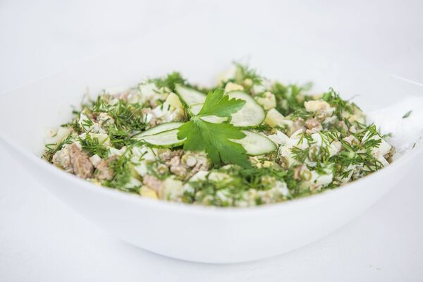 Салат с яйцом и печенью трески