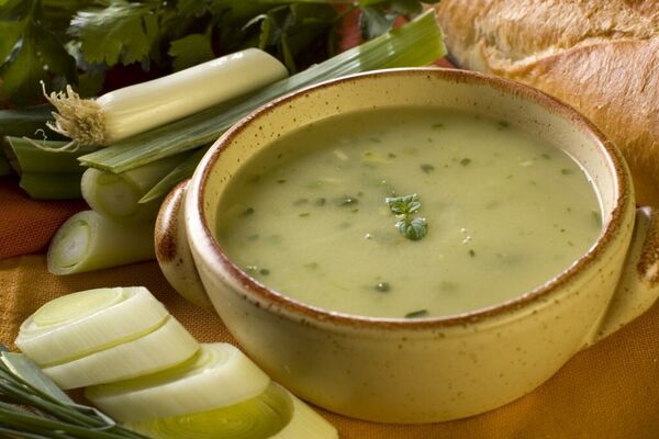 Луковый суп с сельдереем