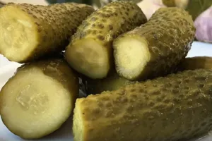 Малосольні огірки за 1 день - покроковий рецепт Малосольні огірки за 1 день - покроковий рецепт