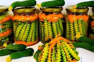 Огурцы по-корейски на зиму - пошаговый рецепт Огурцы по-корейски на зиму - пошаговый рецепт
