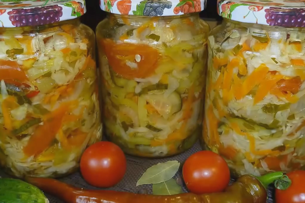 Салат із болгарським перцем та овочами