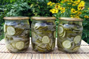 Салат из огурцов с луком и уксусом - пошаговый рецепт Салат из огурцов с луком и уксусом - пошаговый рецепт