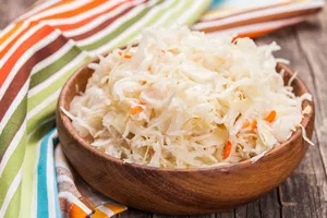 Квашена капуста класична - покроковий рецепт Квашена капуста класична - покроковий рецепт