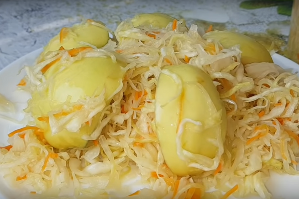 Квашеная капуста с яблоками