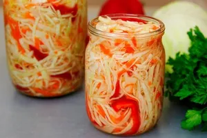 Маринована капуста з оцтом - покроковий рецепт Маринована капуста з оцтом - покроковий рецепт