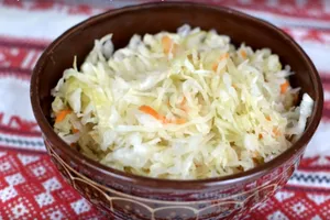 Квашена капуста без цукру - покроковий рецепт Квашена капуста без цукру - покроковий рецепт