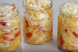 Швидка маринована капуста - покроковий рецепт Швидка маринована капуста - покроковий рецепт