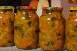 Салат з кабачків і баклажанів - покроковий рецепт Салат з кабачків і баклажанів - покроковий рецепт