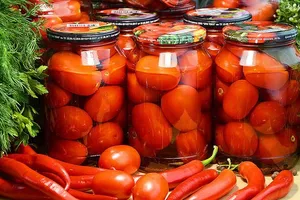 Мариновані помідори - покроковий рецепт Мариновані помідори - покроковий рецепт
