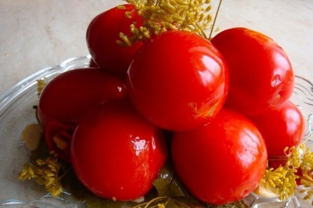 Квашені помідори з селерою