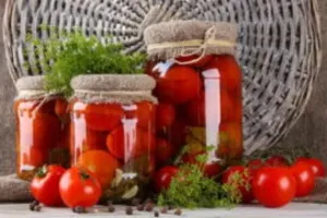 Квашені помідори з коріандром - покроковий рецепт Квашені помідори з коріандром - покроковий рецепт
