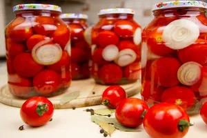 Маринованные помидоры с луком - пошаговый рецепт Маринованные помидоры с луком - пошаговый рецепт