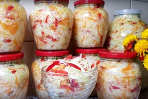 Капуста на зиму з оцтом і олією - покроковий рецепт Капуста на зиму з оцтом і олією - покроковий рецепт
