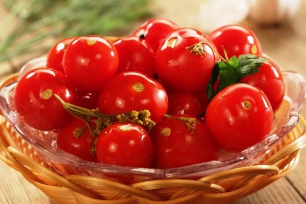 Быстрые малосольные помидоры