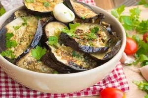 Мариновані баклажани з часником - покроковий рецепт Мариновані баклажани з часником - покроковий рецепт