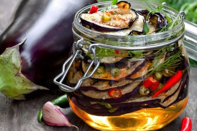 Маринованные баклажаны с овощами и зеленью