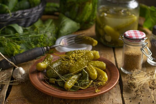 Квашеные огурцы с хреном