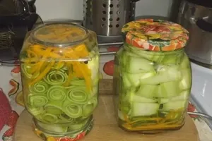 Маринованные кабачки с зеленью - пошаговый рецепт Маринованные кабачки с зеленью - пошаговый рецепт