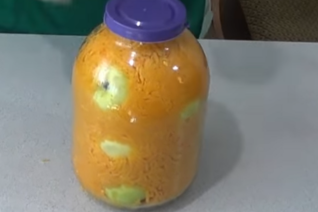 Мочені яблука в гарбузі