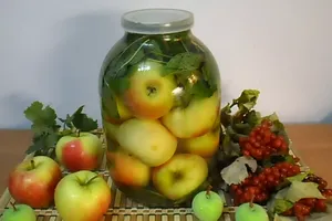 Моченые яблоки в банке - пошаговый рецепт Моченые яблоки в банке - пошаговый рецепт
