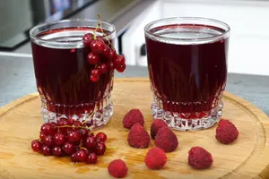 Ягідний компот - покроковий рецепт Ягідний компот - покроковий рецепт