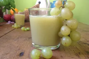 Сок из белого винограда - пошаговый рецепт Сок из белого винограда - пошаговый рецепт