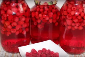 Компот із малини - покроковий рецепт Компот із малини - покроковий рецепт