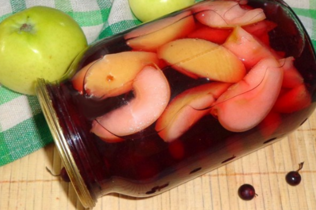Яблочно-смородиновый компот